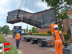 De vijzel van gemaal Odijk wordt opgehaald