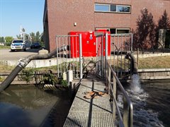 Tijdelijke pomp bij stuw Cothen